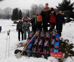 Začínající snowboarďáci na Mikulově