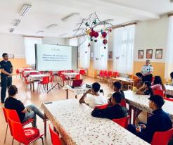 Přednáška pracovníků vězeňské služby z Věznice Bělušice v Dětském domově Duchcov