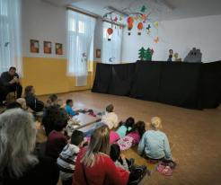 Maňáskové přestavení souboru Želvička opět u nás ve škole